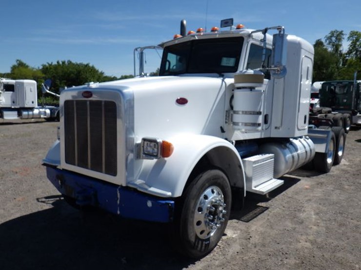 2013-peterbilt-367-image-1