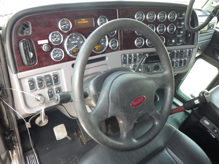 2018-peterbilt-389-image-21