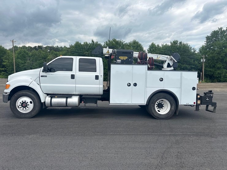 2013-ford-f750-image-11
