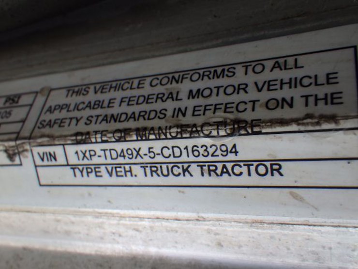 2012-peterbilt-367-image-21