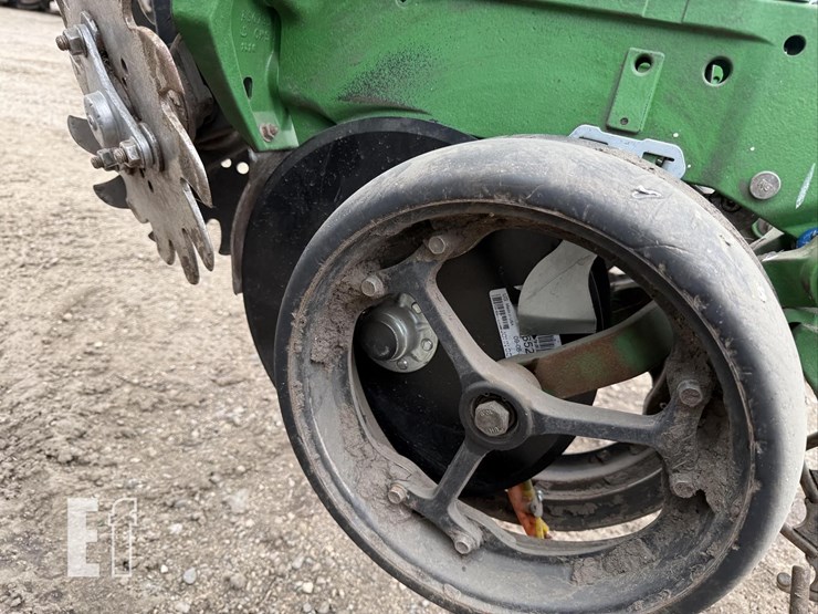 2023-john-deere-db90-image-22