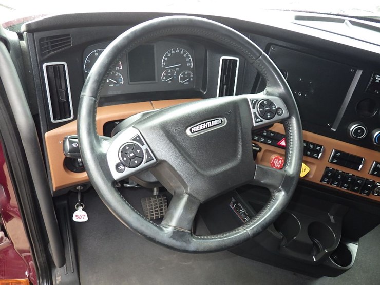 2021-freightliner-cascadia-126-image-22