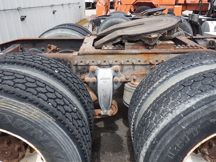 1999-freightliner-fld120-image-6