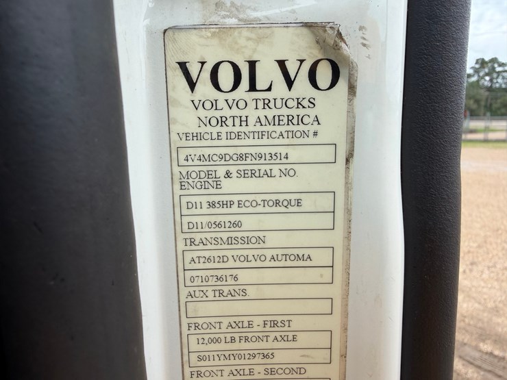 2015-volvo-vnm64t200-image-10