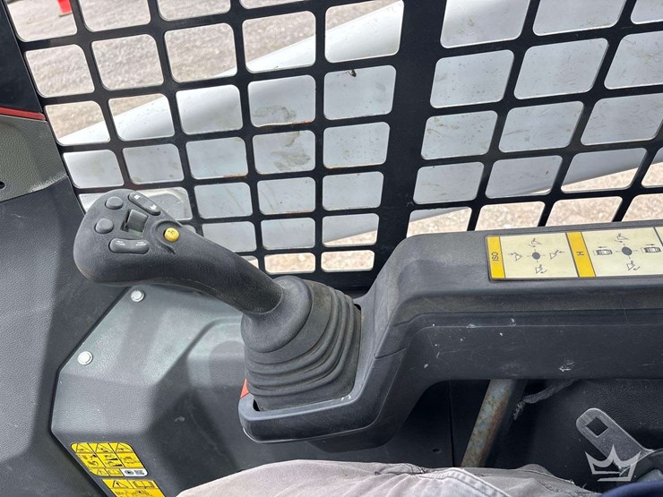 2021-bobcat-t64-image-24