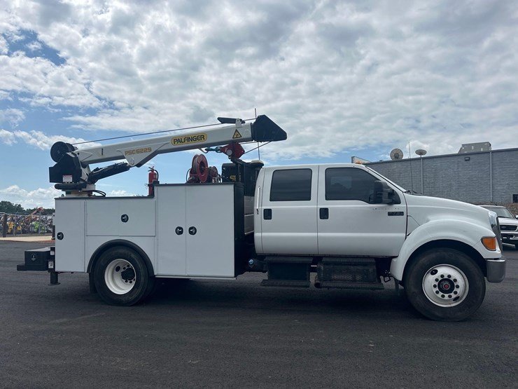 2013-ford-f750-image-3