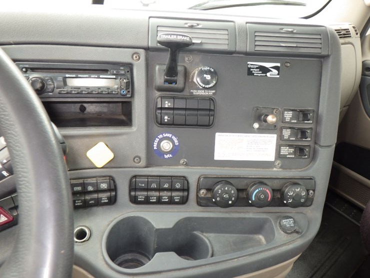 2017-freightliner-cascadia-125-image-19