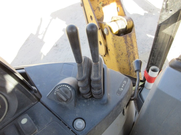 2013-caterpillar-420f-image-12
