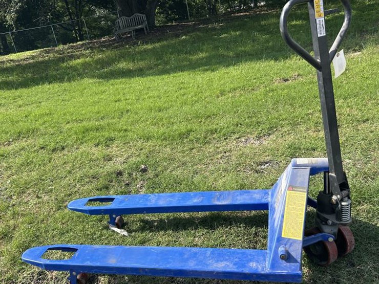 #223-•-hand-hydraulic-pallet-jack-image-3