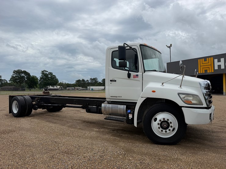 2016-hino-338-image-2