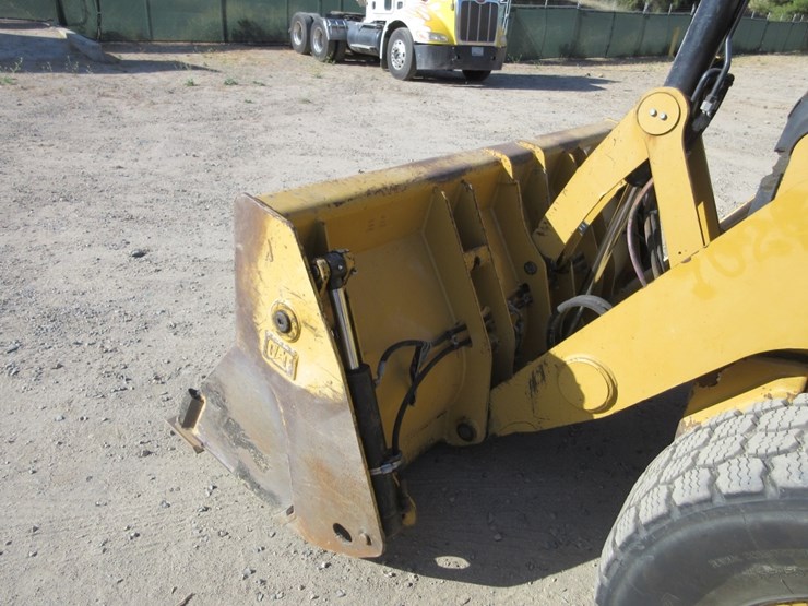 2013-caterpillar-420f-image-27