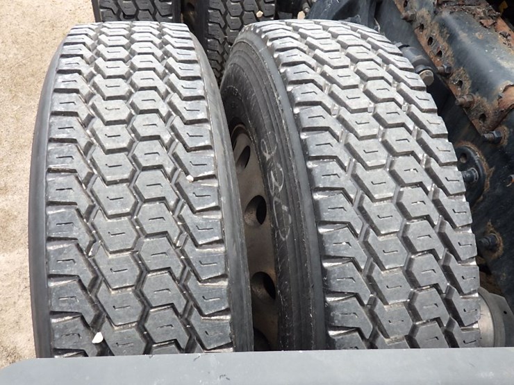 2021-freightliner-cascadia-126-image-9