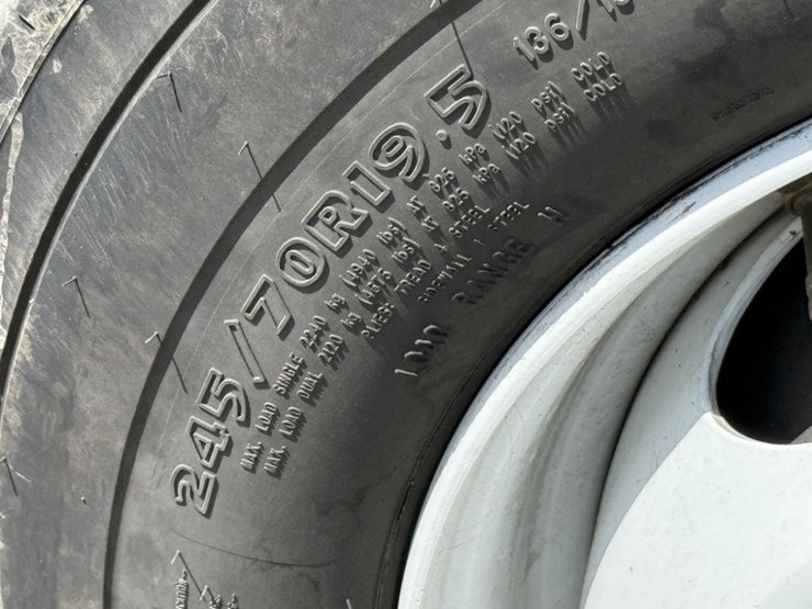 2010-freightliner-mt55-image-16