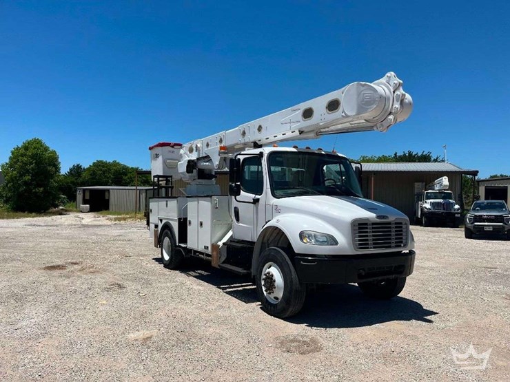 2016-freightliner-m2-106-image-4