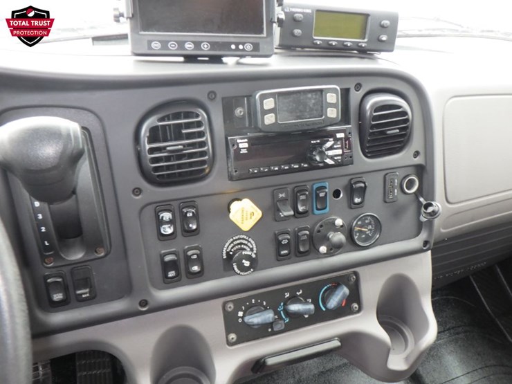 2020-freightliner-m2-106-image-13