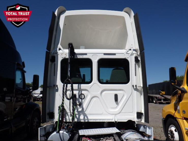 2020-freightliner-cascadia-125-image-11