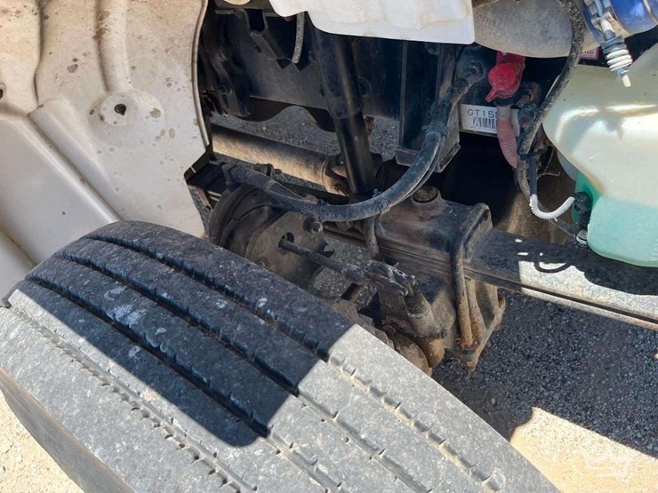 2016-freightliner-m2-106-image-30