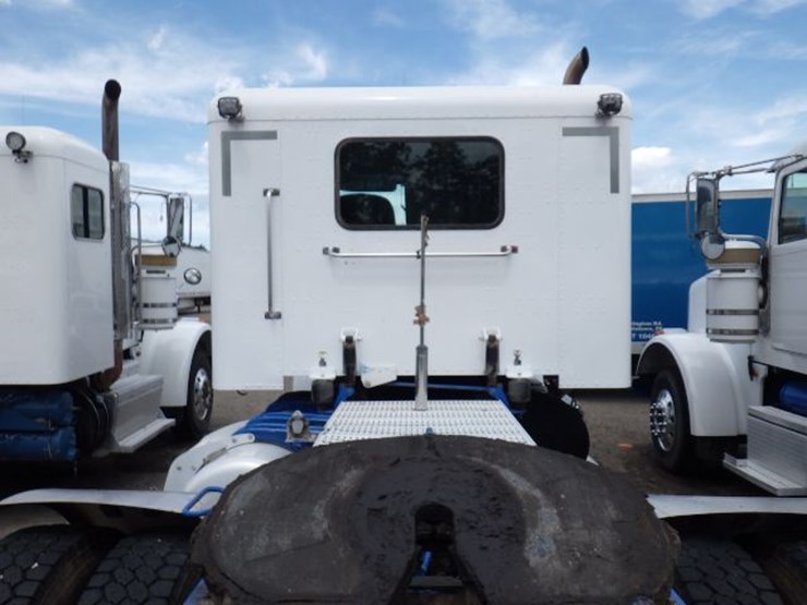 2012-peterbilt-367-image-12