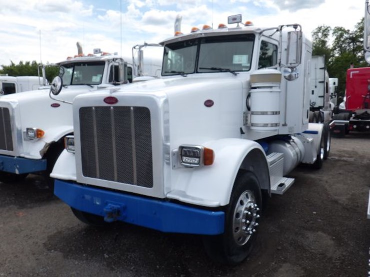 2012-peterbilt-367-image-1