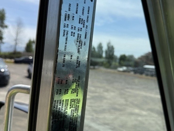 2010-freightliner-mt55-image-10