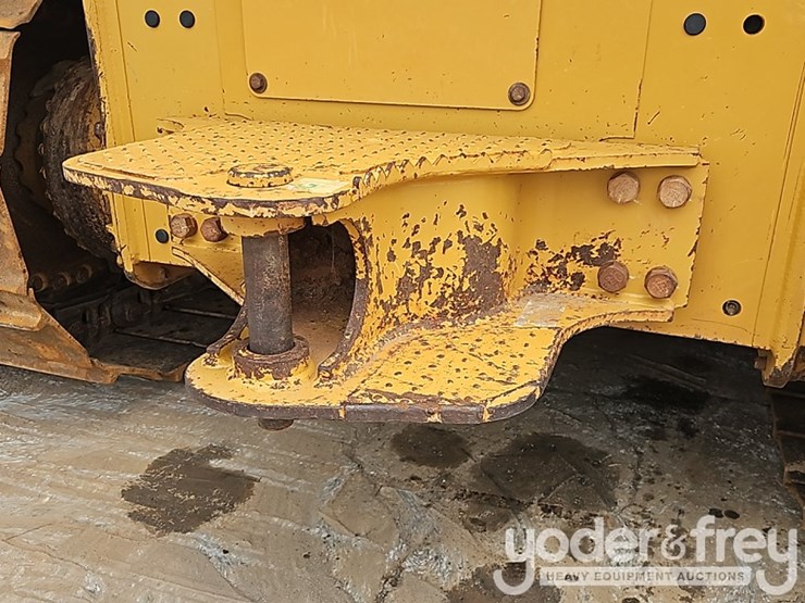 2017-caterpillar-d6k2-lgp-image-19