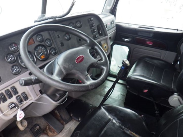 2013-peterbilt-367-image-15