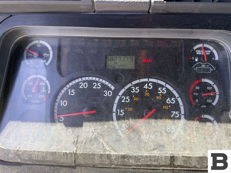 2012-freightliner-cascadia-125-image-65