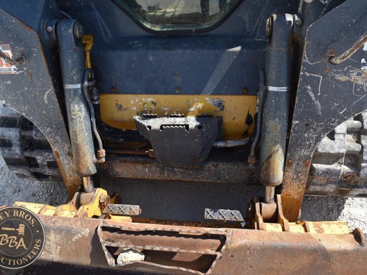 2019-deere-317g-42975-image-31