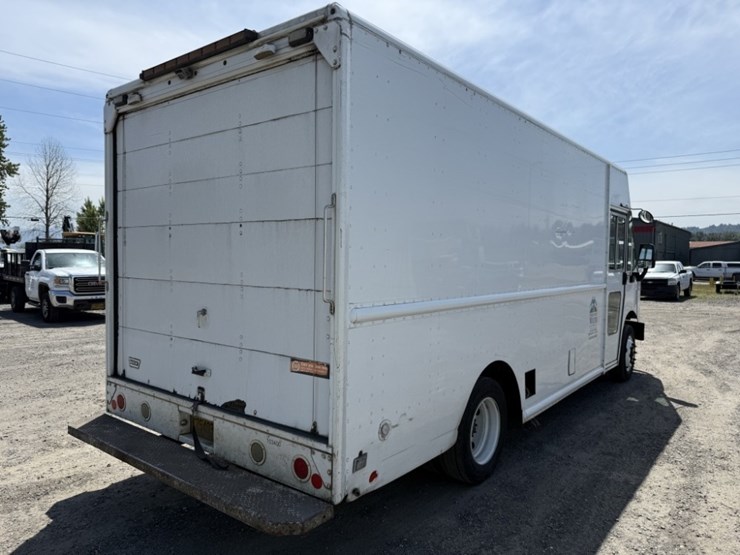 2010-freightliner-mt55-image-4
