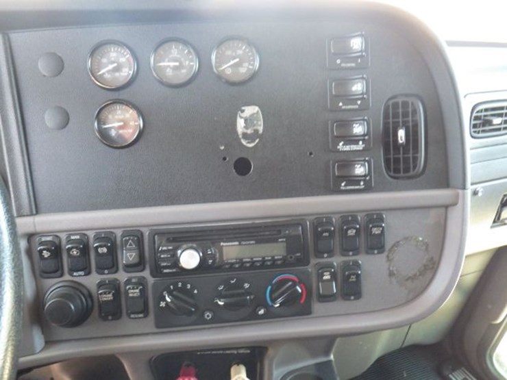 2012-peterbilt-367-image-18