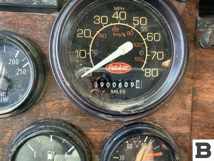 1990-peterbilt-377-image-50