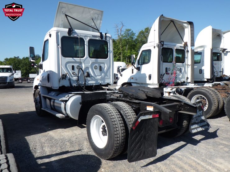 2019-freightliner-cascadia-113-image-12