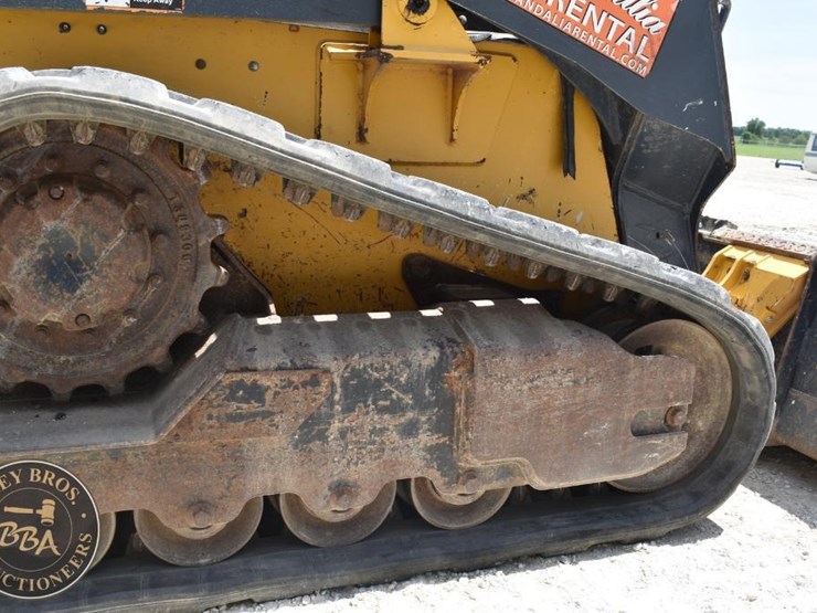 2019-deere-317g-image-28