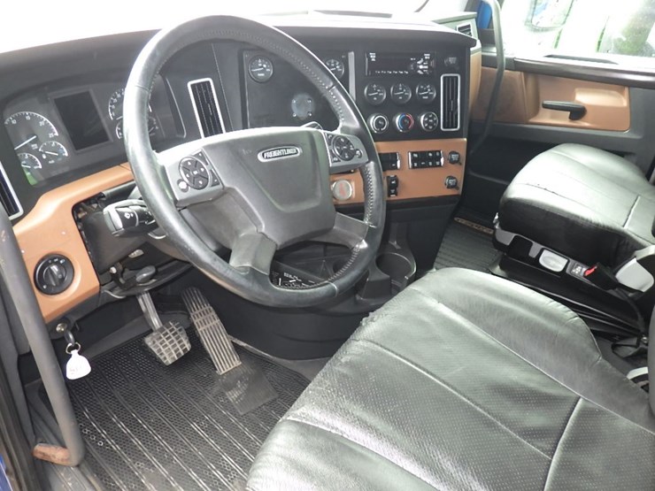2021-freightliner-cascadia-126-image-21