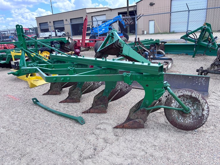 #1009-•-4-bottom-turning-plow-image-2