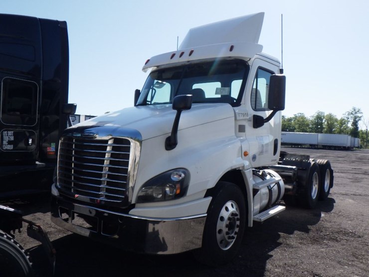 2018-freightliner-cascadia-125-image-1