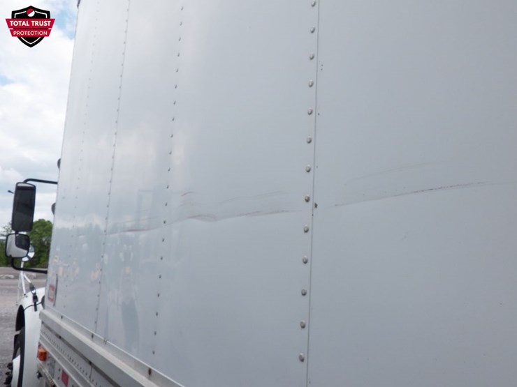 2020-freightliner-m2-106-image-10