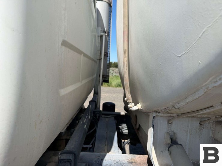 1990-mack-rd688s-image-22