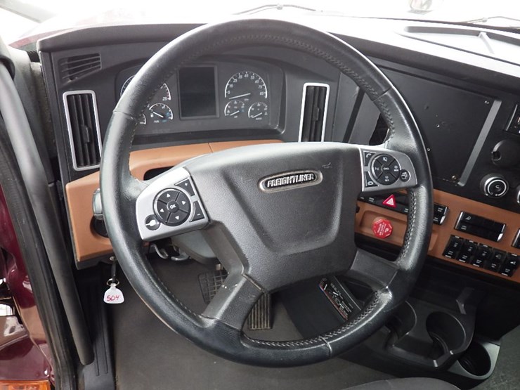 2022-freightliner-cascadia-126-image-19
