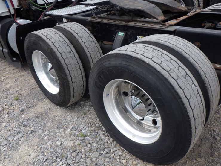2016-kenworth-t680-image-18