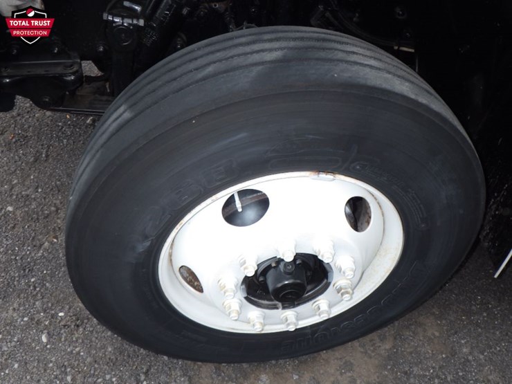2020-freightliner-m2-106-image-16