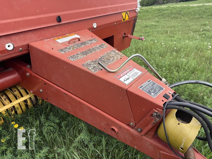 new-holland-660-image-6