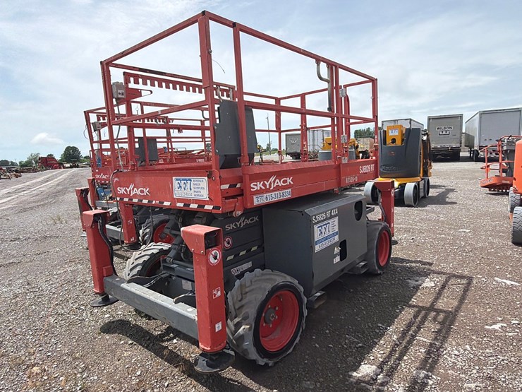 skyjack-sj6826rt-image-2