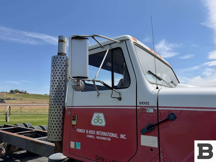 1989-international-s2500-image-35