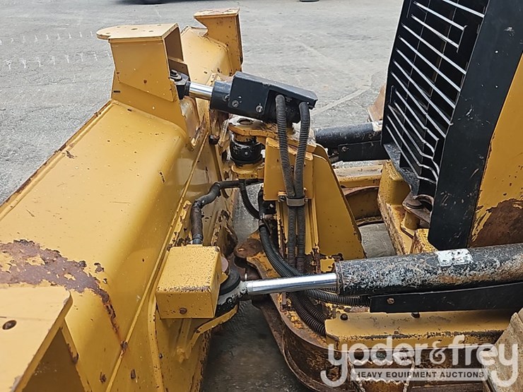2016-caterpillar-d5k2-lgp-image-9