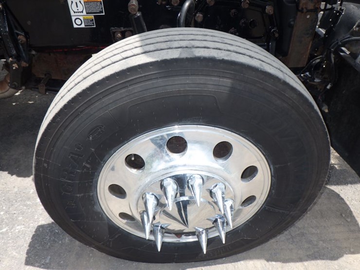 2018-peterbilt-389-image-30