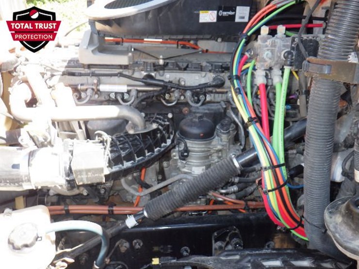 2019-freightliner-cascadia-126-image-17