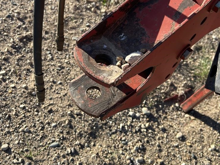 new-holland-660-image-9
