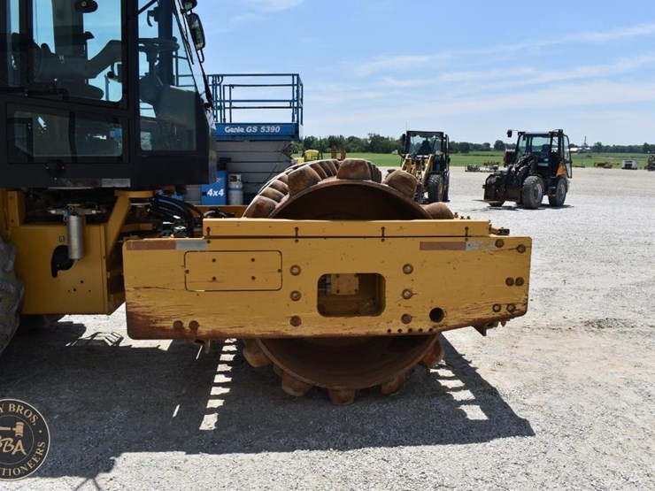 2014-caterpillar-cp56b-image-14