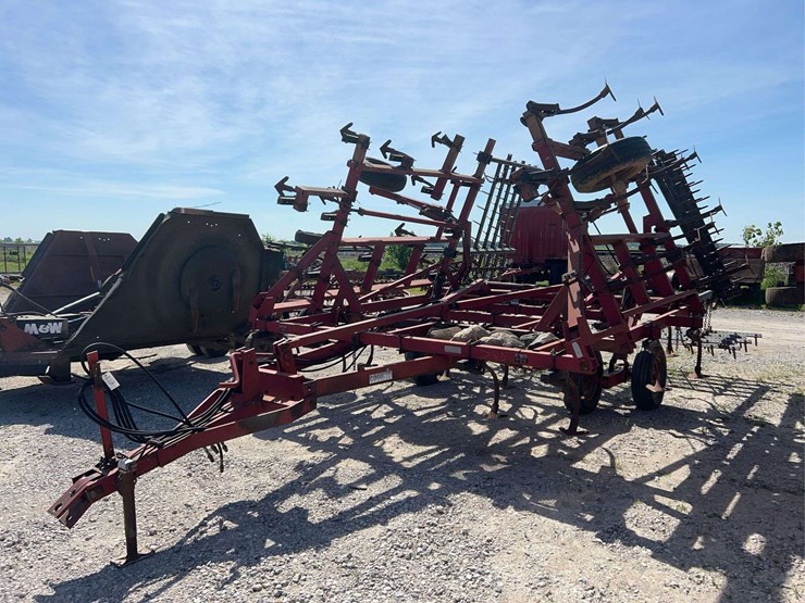 case-ih-4800-image-1